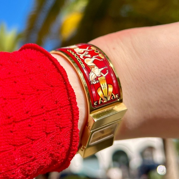 Hermes Loquet Gold-Plated SS White Horses on Red Field Enamel Wristwatch - Picture 3 of 9